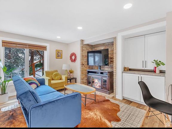 2nd image of 2717 E Moraine Cir