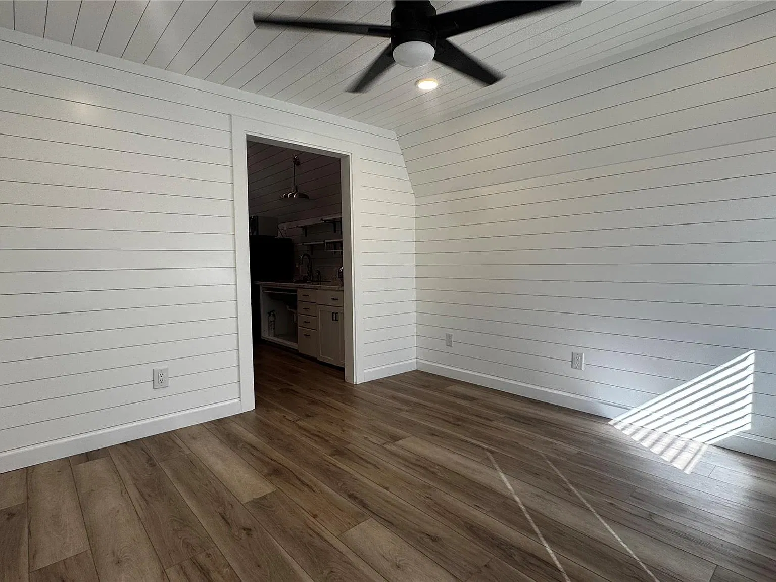 1 bed, 1.0 bath, 288 sqft, $900 — Photo 2