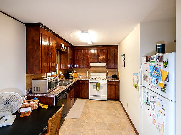 5th image of 524 Feemster Ln