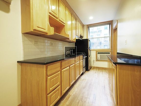 4th image of 164 E 100th St APT 4