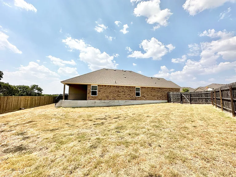 830 Old World Dr — Photo 31