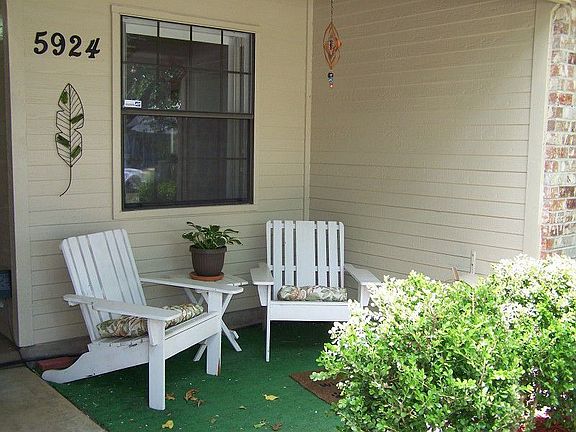2nd image of 5924 Sea Breeze Ln