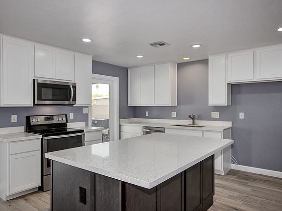 3rd image of 1658 E Hermosa Dr