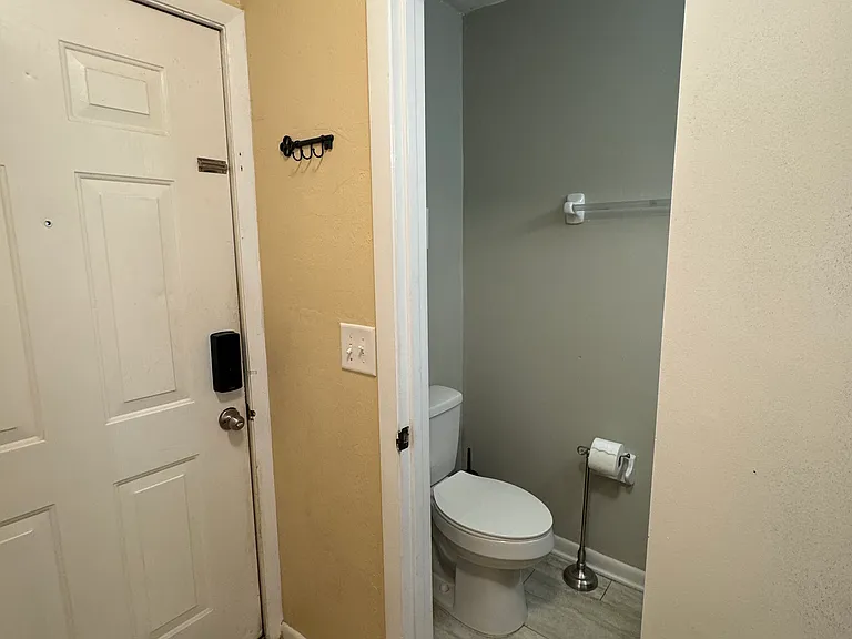 4411 SW 34th St #301 — Photo 9