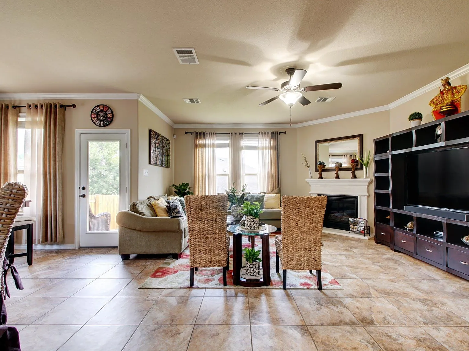 4 bed, 3.5 bath, 2692 sqft, $2,850 — Photo 4