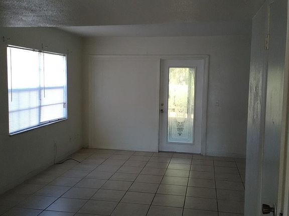 5th image of 132 Caribbean St APT A