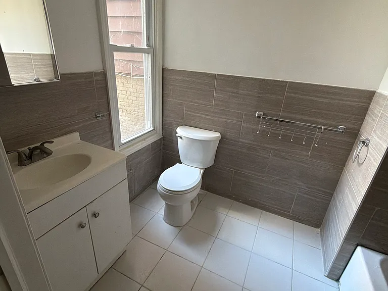 247 N 4th St #1 — Photo 5