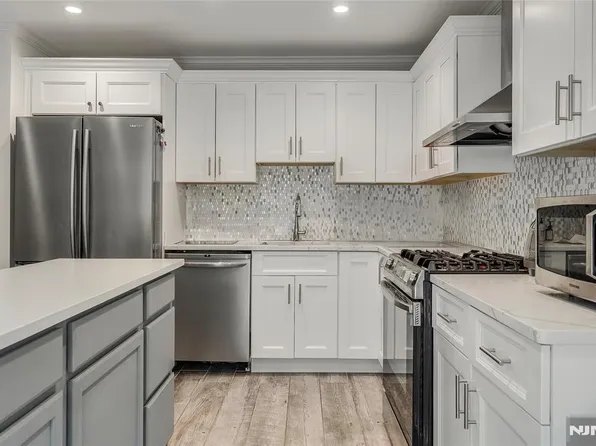 53 Princeton Pl, Wayne, NJ 07470