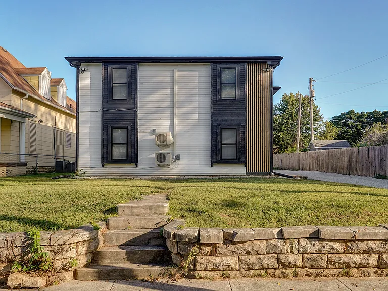301 W State St #C — Photo 3