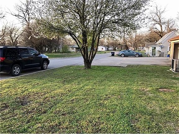 Nice side yard and great fenced in backyard!