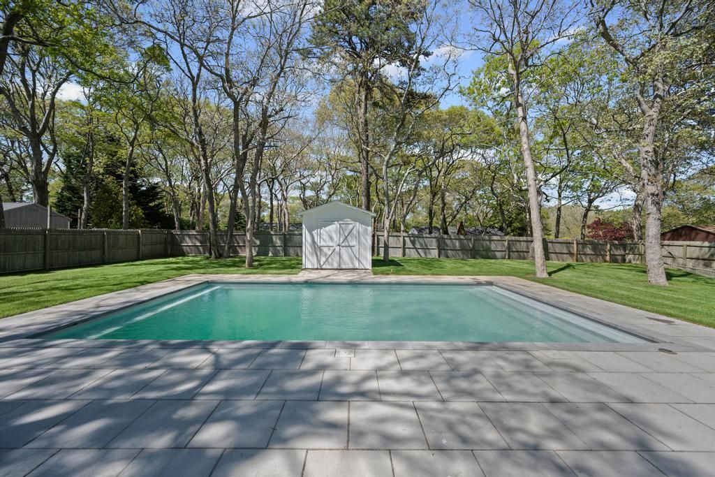 10 Shinnecock Ln, Hampton Bays, NY 11946 | Out East