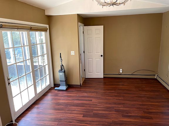 4th image of 24 Woodland Lane Old