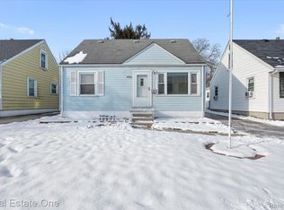 11078 Pine St, Taylor, MI 48180