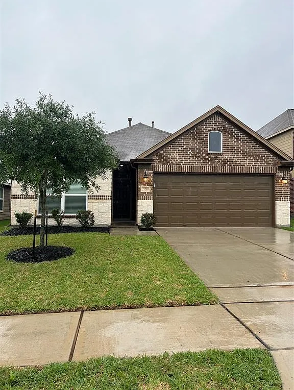 3 bed, 2.0 bath, 1572 sqft, $1,900 — Photo 1