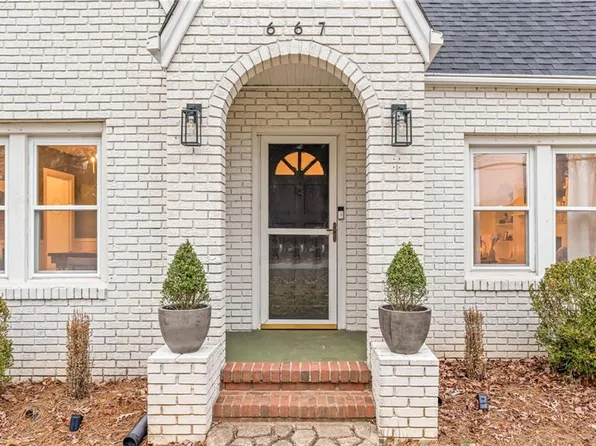 667 Oak Summit Rd, Winston Salem, NC 27105