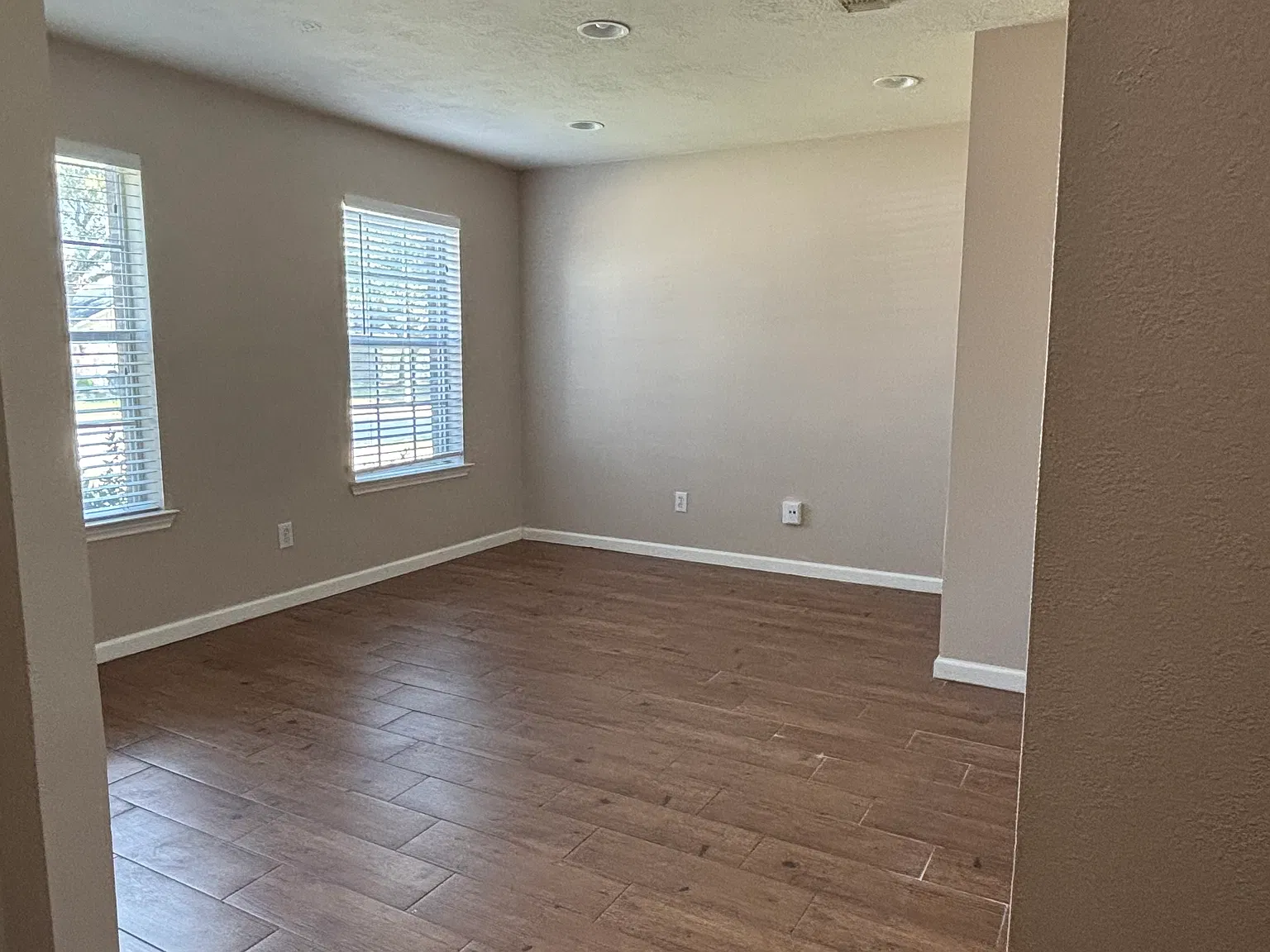 4 bed, 1985 sqft, $2,000 — Photo 2
