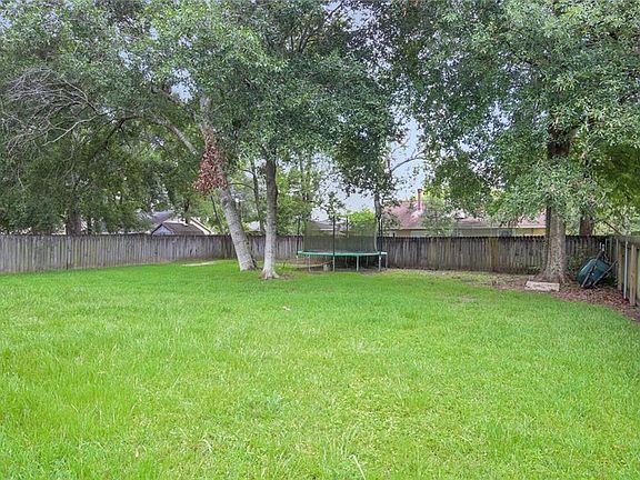2nd image of 416 W Lake Catahoula Ct