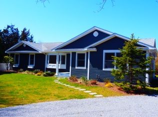 33 Tanners Neck Ln, Westhampton, NY 11977