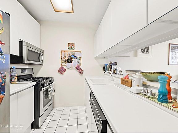 4th image of 157 E 32nd St APT 10A