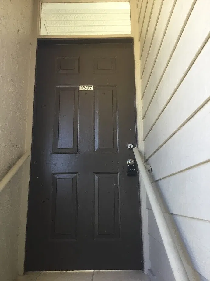 2 bed, 2.0 bath, 889 sqft, $1,650 — Photo 2