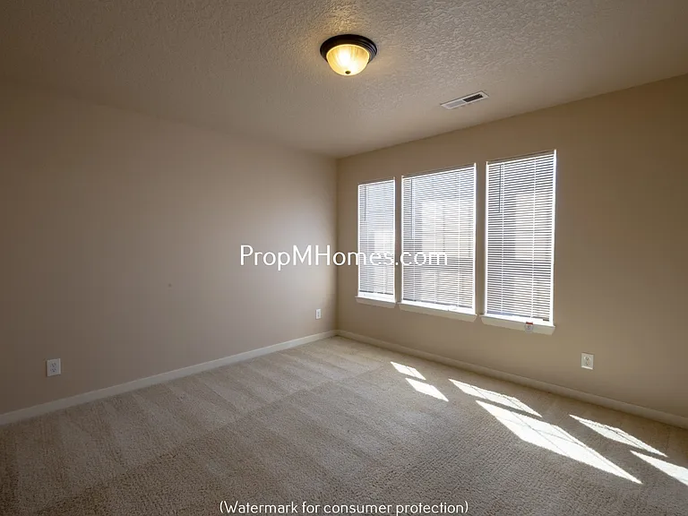 259 N Cedar St — Photo 6