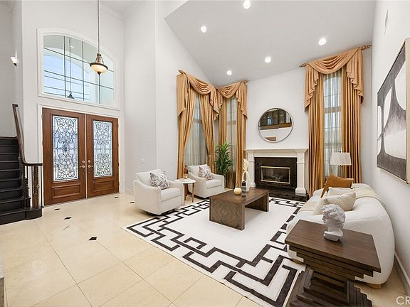 5th image of 8228 Elm Ave