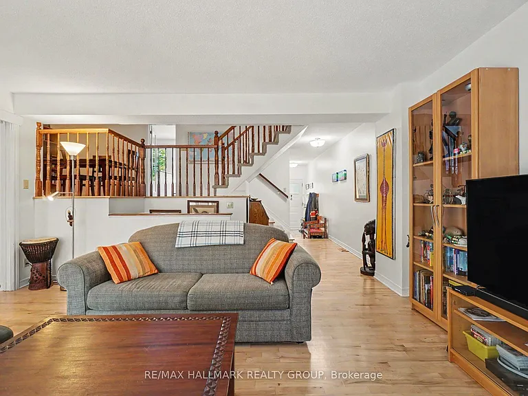 48 Dunbarton Ct — Photo 6