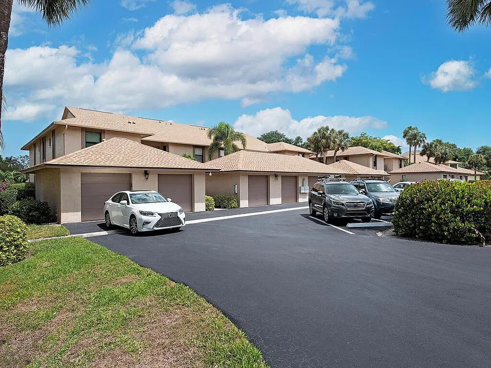 513 Lake Louise Cir #101