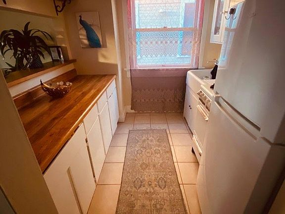 5th image of 923 20th St APT 2
