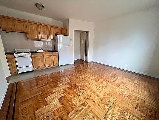 3rd image of 61-40 Saunders St #C36