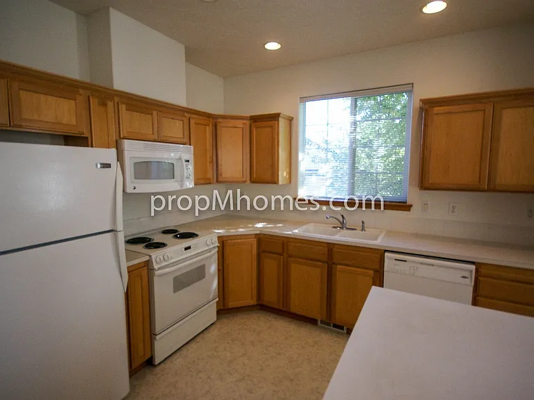 15045 SE Elm Park Dr — Photo 9