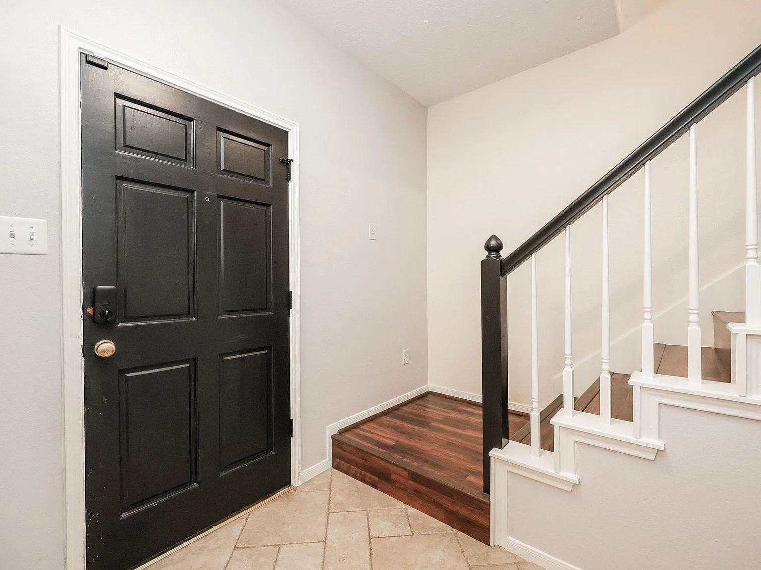 2 bed, 2.5 bath, 1773 sqft, $2,200 — Photo 3