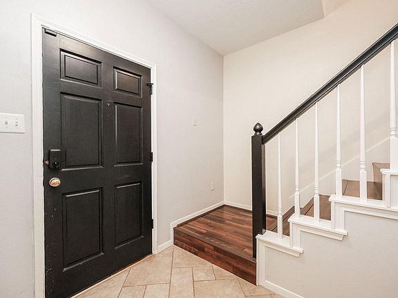 3rd image of 118 Willowwood Cir