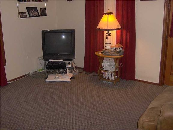 3rd image of 425 Orange St