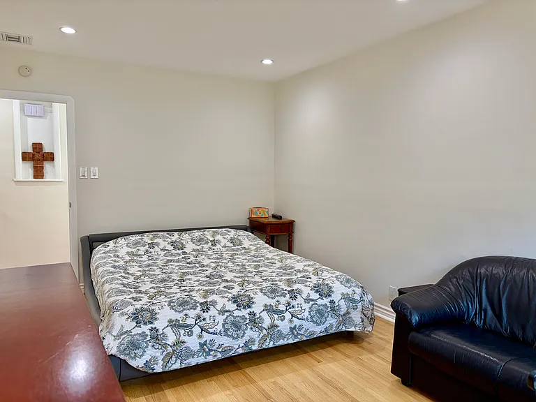 4506 Bakman Ave — Photo 6