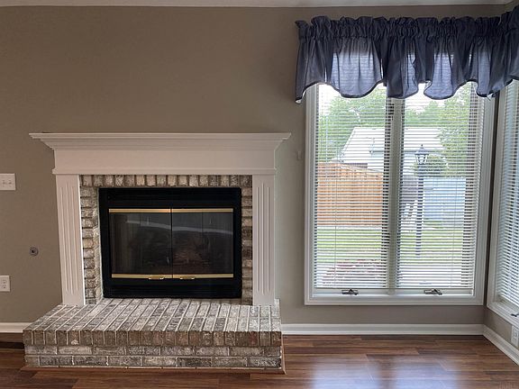 3rd image of 7921 Harrisburg Ln