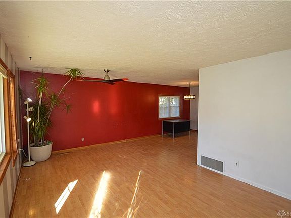 3rd image of 5398 Iroquois Ave