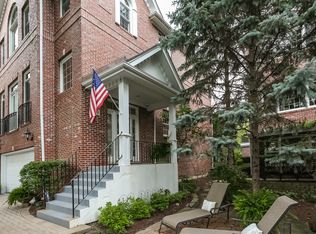 209 Campbell Ct, Geneva, IL