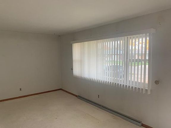 3rd image of 180 Crowthers Dr