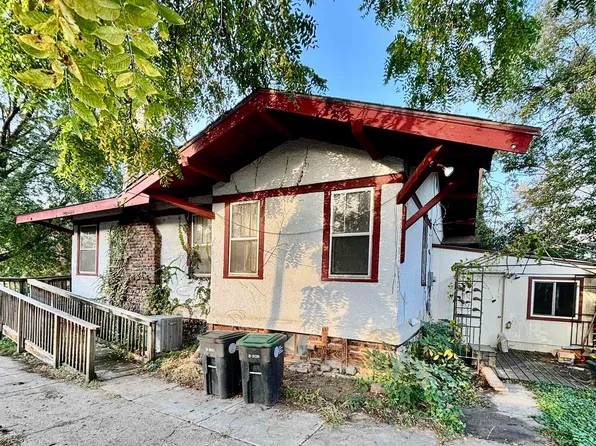 2714 Whitmore St, Omaha, NE 68112