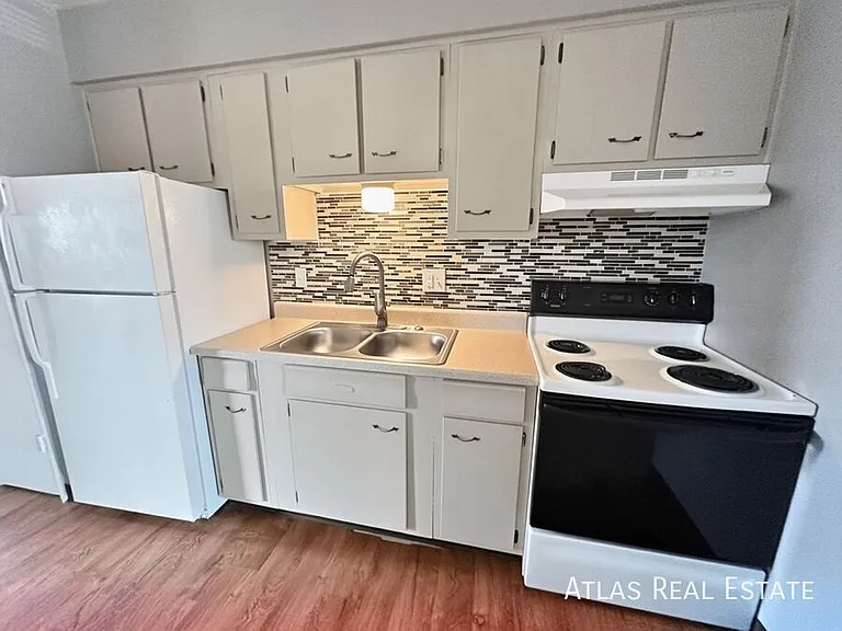 1931 Henderson Ave #12 — Photo 13