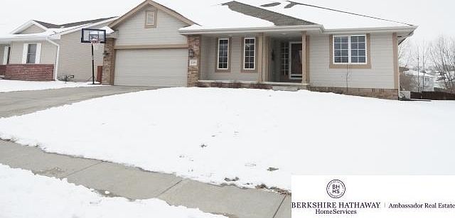 1st image of 21405 Parkview Dr