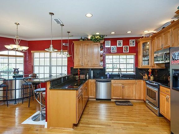 4th image of 1121 Shoreline Ln
