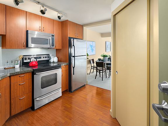 2nd image of 103 Bellevue Ave E APT 505