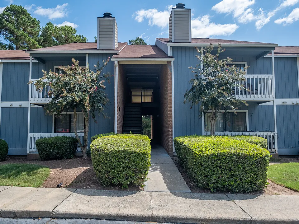 SOUTH POINT APARTMENTS