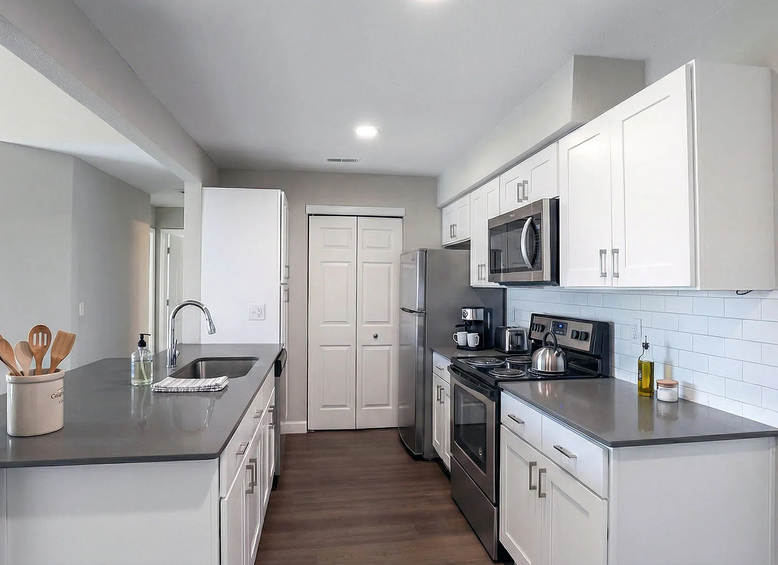 Oak Hill Apartments — Photo 1