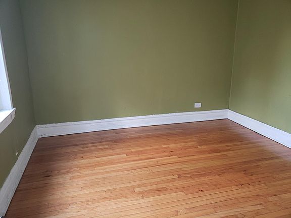 5th image of 3412 W Montrose Ave APT 303