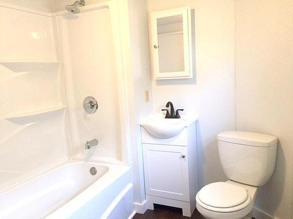 Bathroom (angle #1)