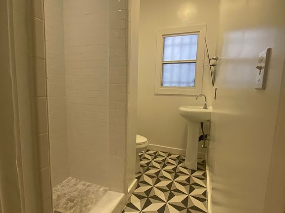 5th image of 530 S Kenmore Ave APT 108
