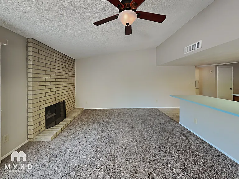 4250 E Kiowa St — Photo 4